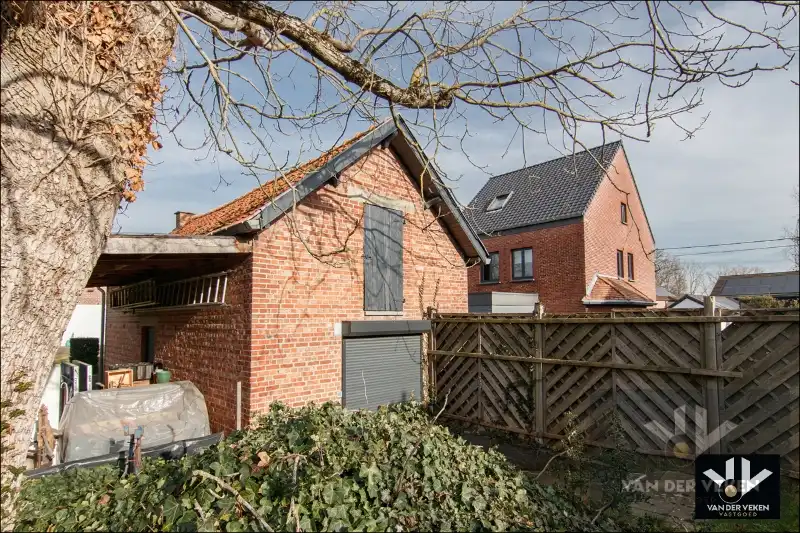 HALFOPEN WONING IN RUSTIGE OMGEVING TOFFE GEZINSWONING foto 21