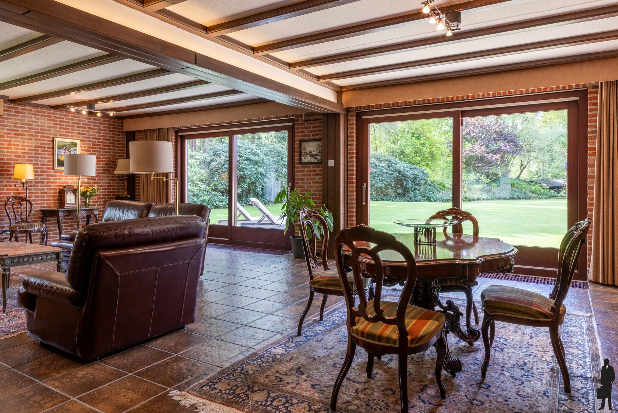 Seventiesvilla op toplocatie! foto 3