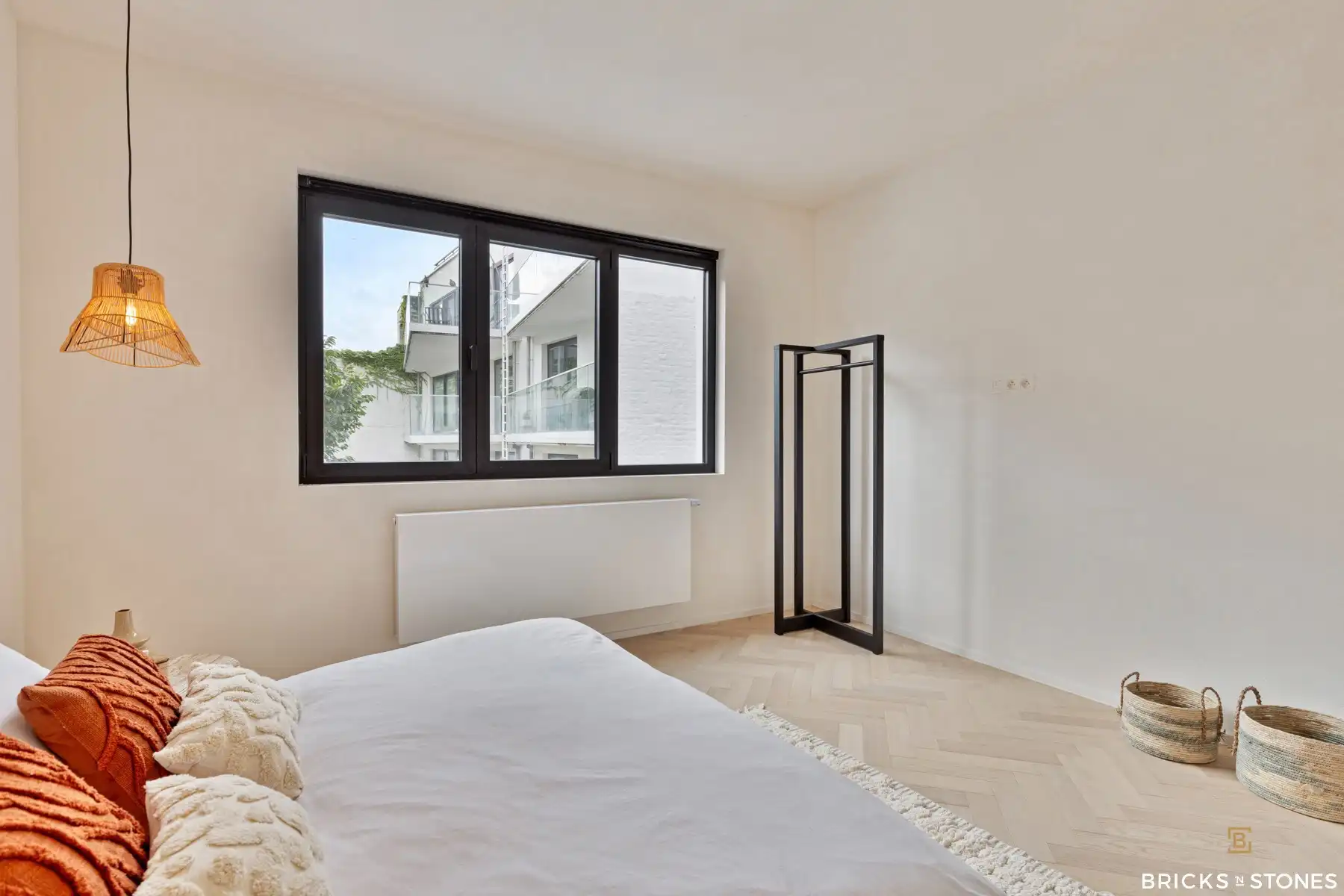 Trendy 2 slaapkamer appartement met terras foto 16