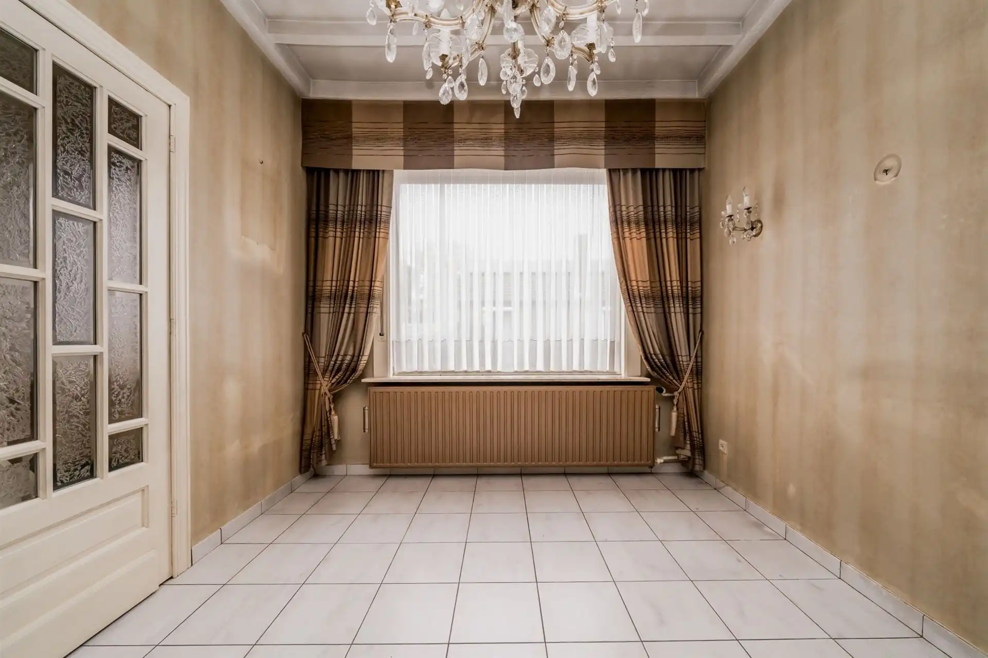 Te renoveren gezinswoning met veel opslagruimte! foto 6