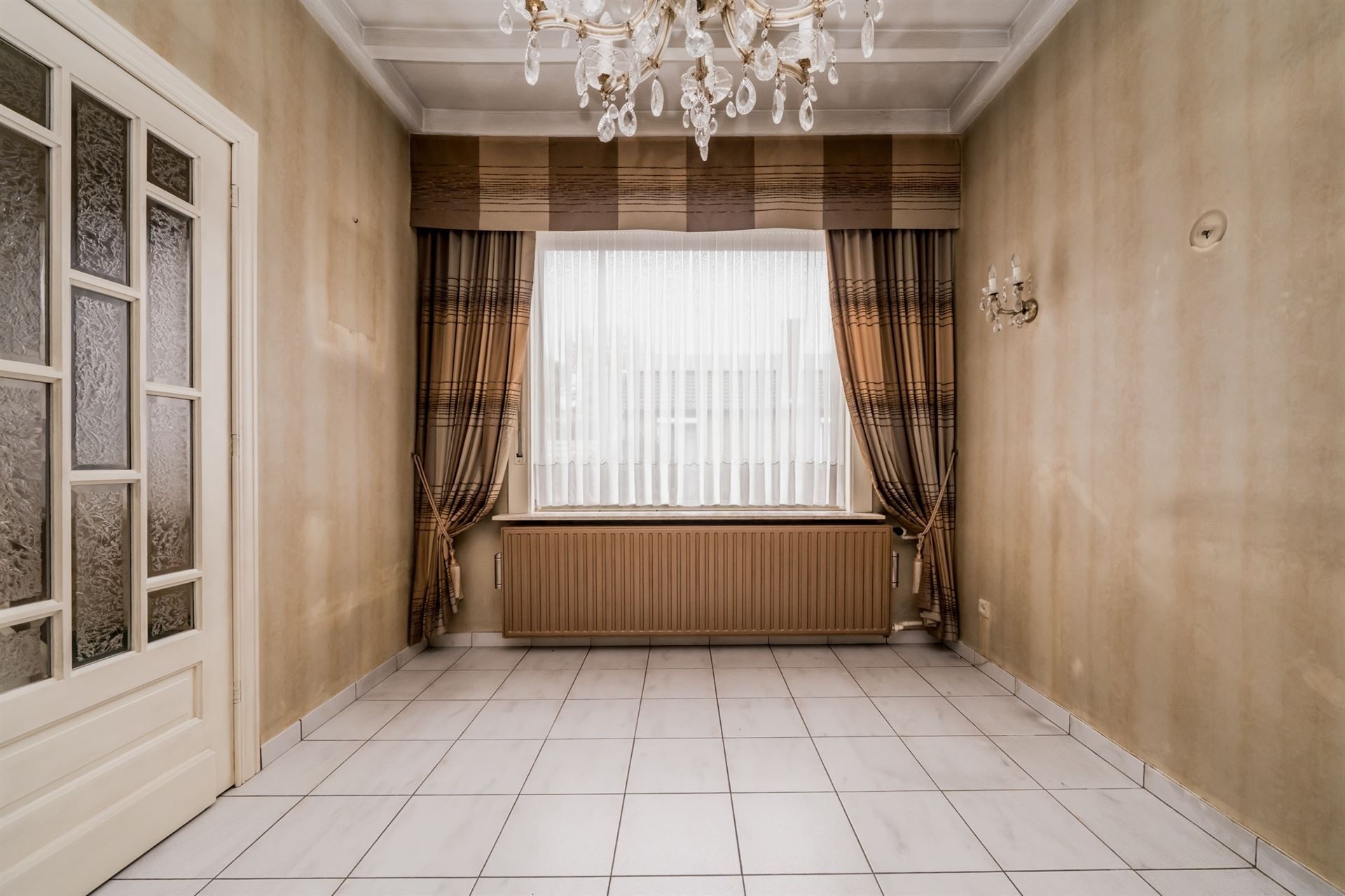 Te renoveren gezinswoning met veel opslagruimte! foto 6