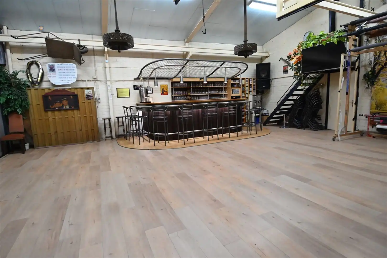 Karaktervolle villa met bijgebouw en ruime parking foto 23