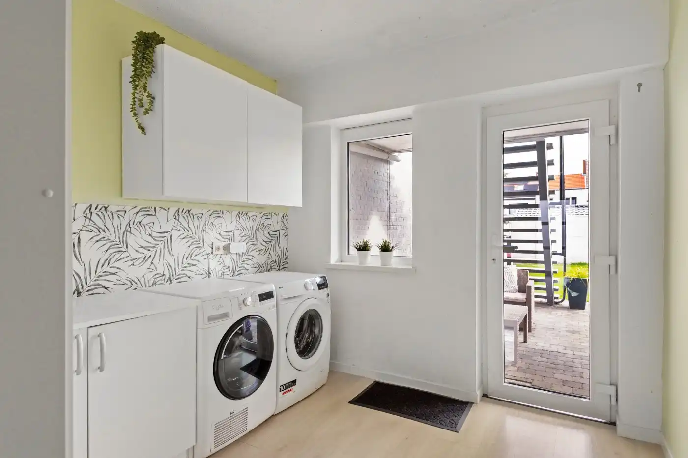 Prachtig gerenoveerde bel-etagewoning met 3 slpk., garage én gezellige tuin foto 14