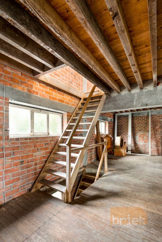 Midden-West-Vlaanderen : authentiek en origineel industrieel loftgebouw met open landelijk zicht foto 7