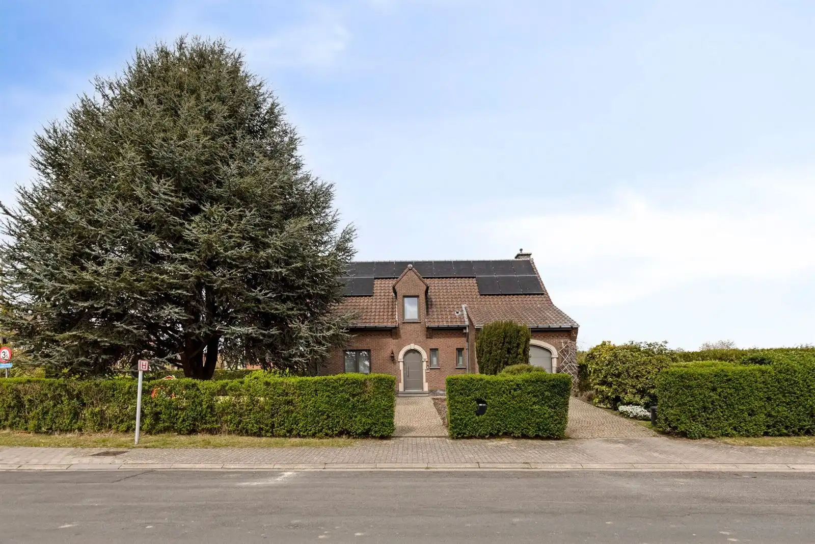 Gerenoveerde woning (label B) met 3 slaapkamers te Sint-Pieters-Leeuw foto {{pictureIndex}}