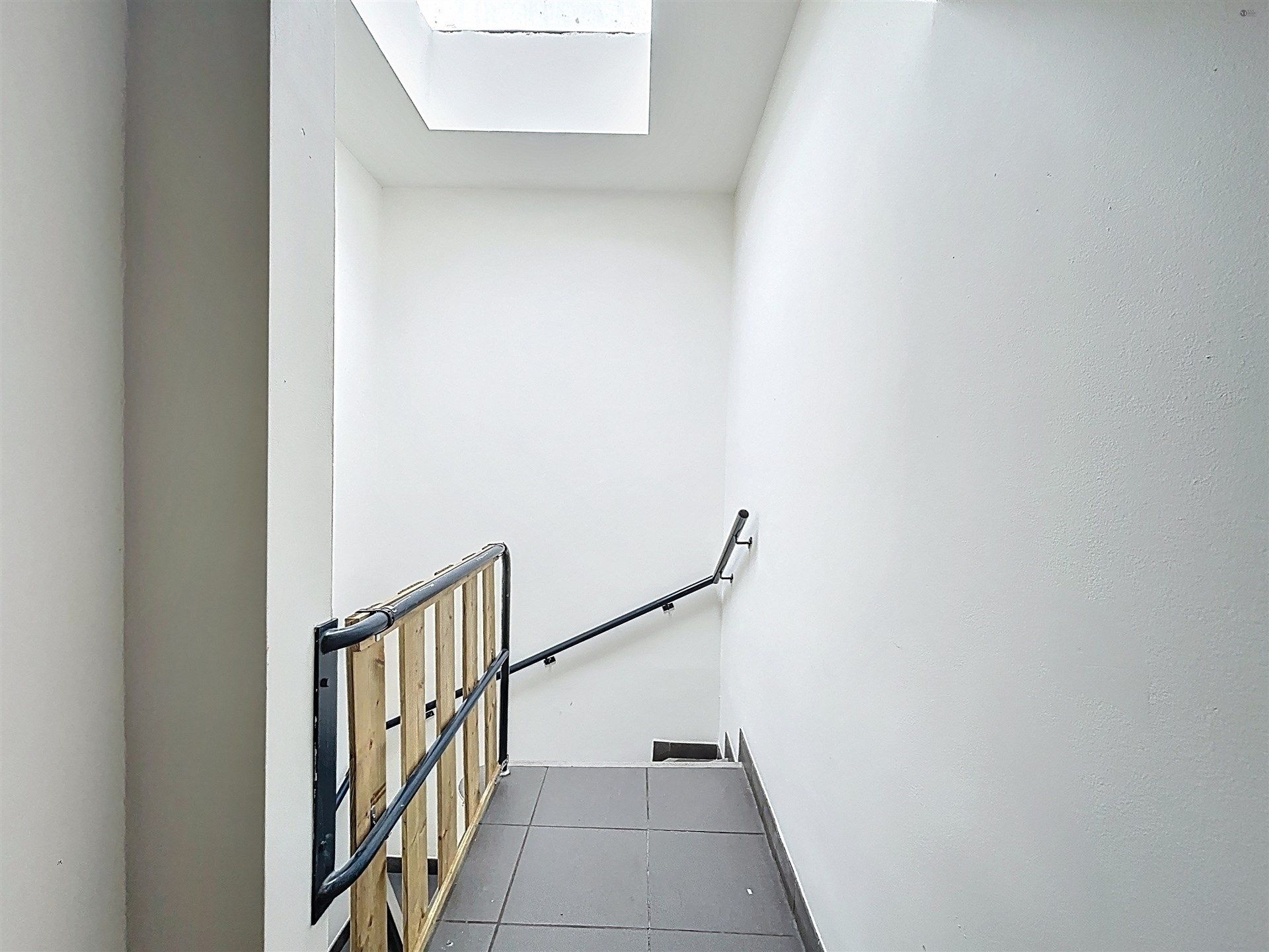 Handelspand met woongelegenheid + 2 app foto 26