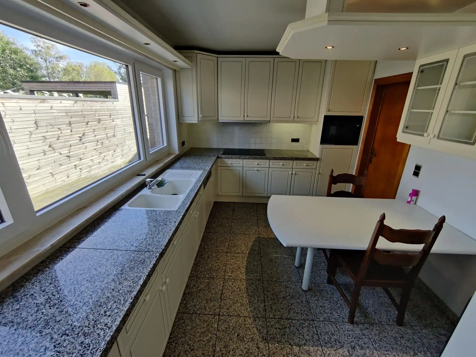 Renovatiewoning met 3 slaapkamers foto 4