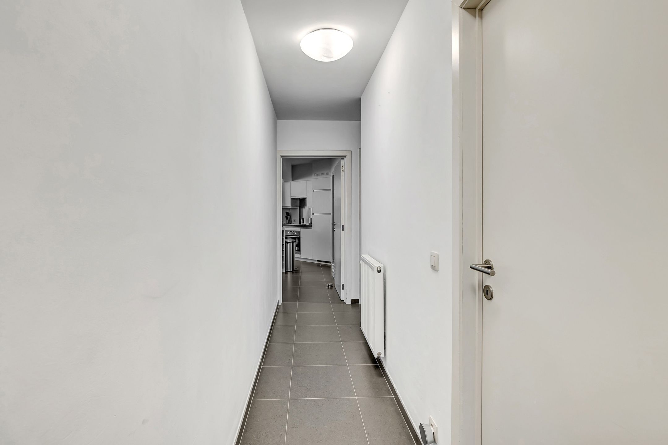 Instapklaar appartement met terras en overdekte staanplaats foto 10