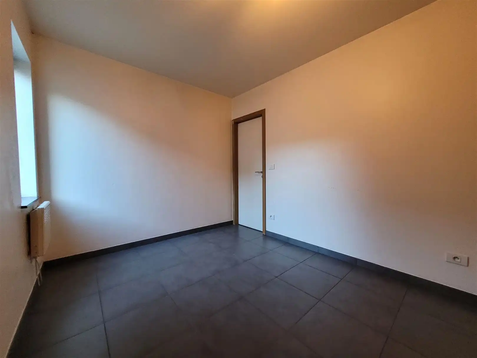 Ongemeubeld appartement met 1 slaapkamer en slaaphoek foto 11