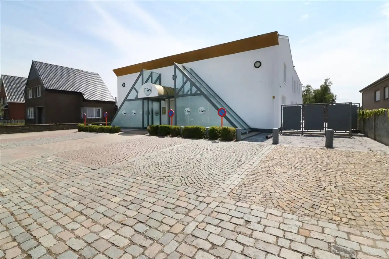 Gunstig gelegen, vernieuwd app. met 3 slpk., 2 badk. en garage foto 30