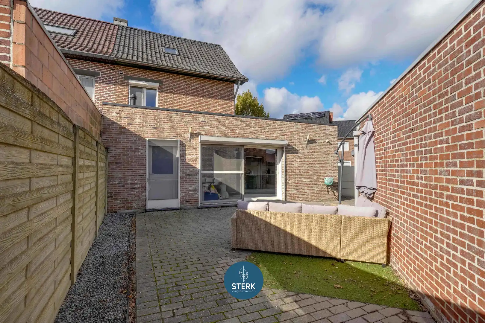 INSTAPKLARE WONING MET 3 SLPKS OP EEN CENTRALE LOCATIE TE MAASMECHELEN !  foto 3
