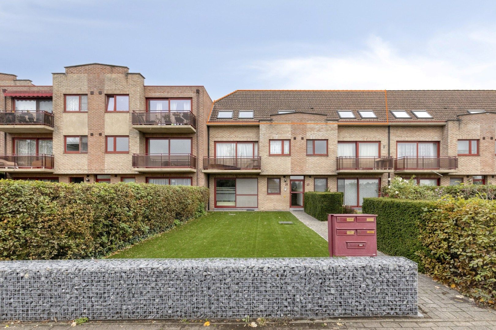Riant dakappartement met terras en garage foto {{pictureIndex}}