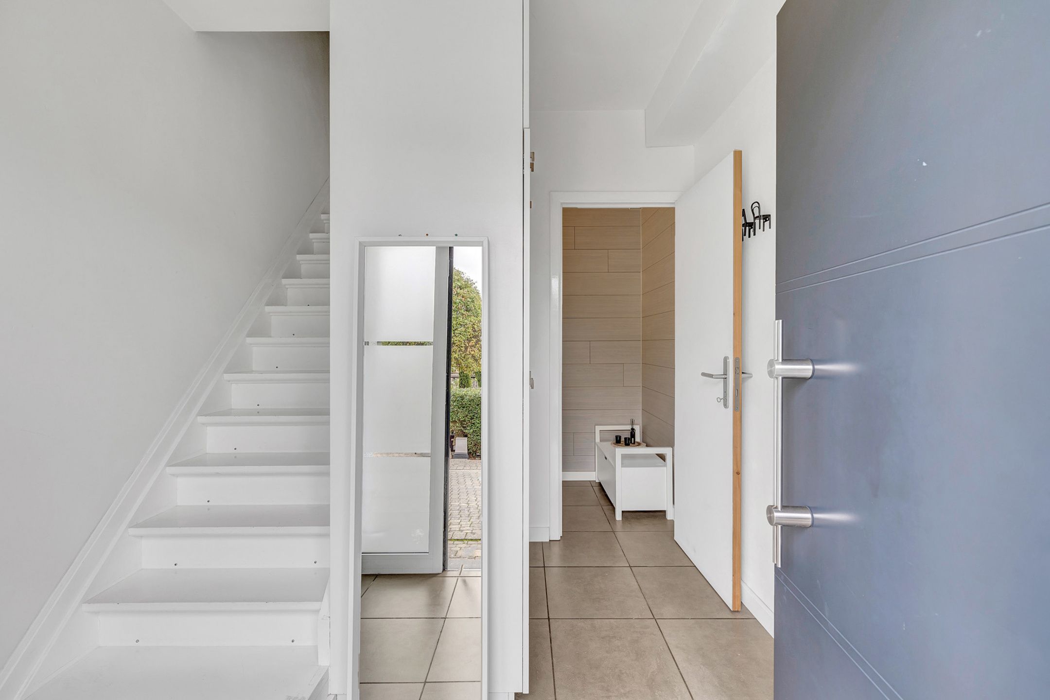 Instapklare woning met tuin en garage in rustige straat  foto 10