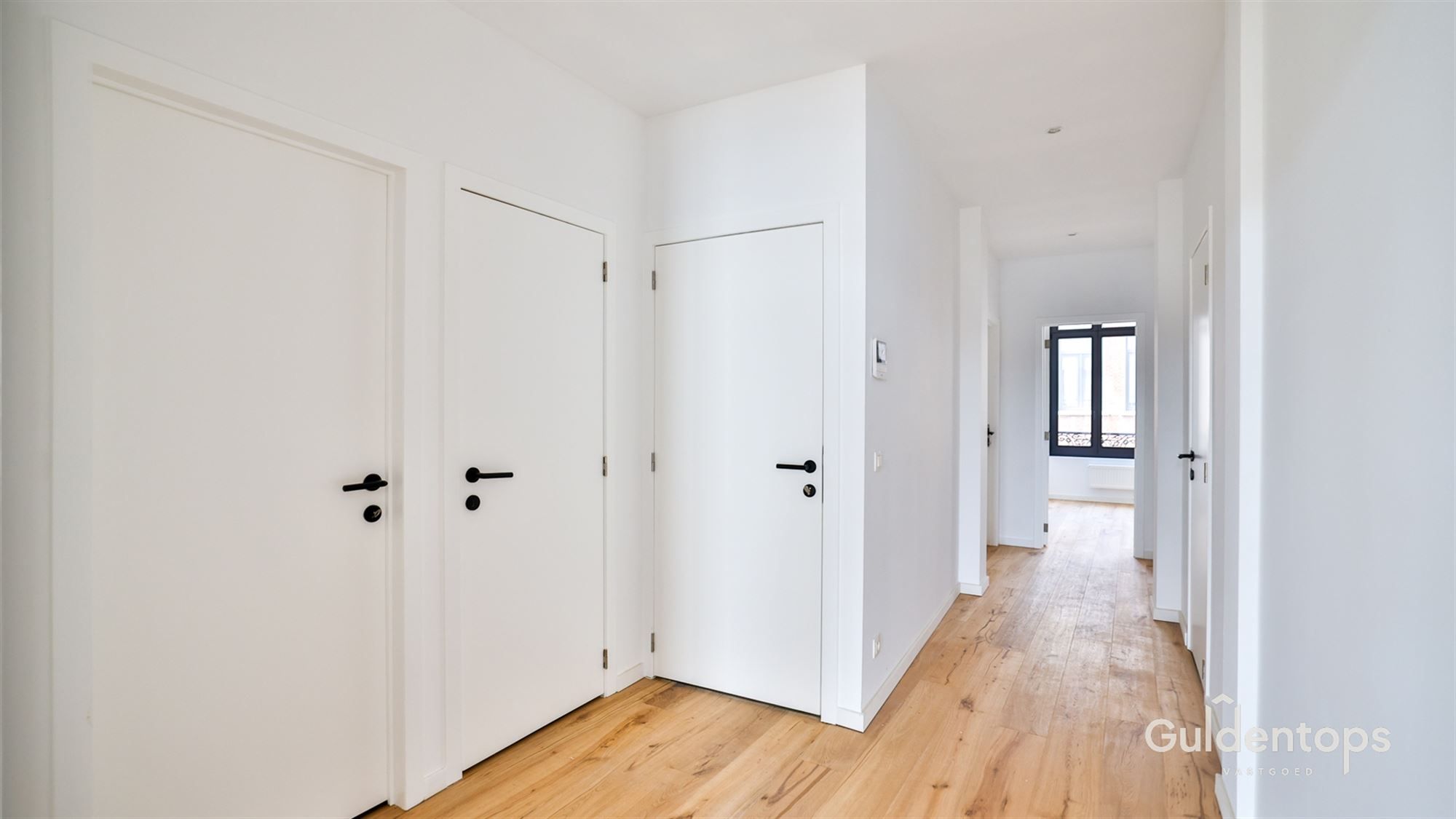 Knap volledig vernieuwd appartement met zalig terras foto 4