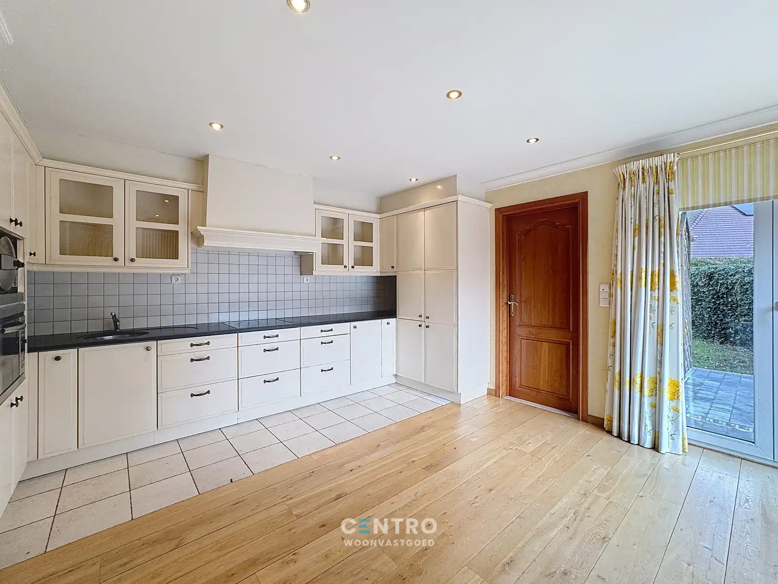 Ruime woning met 5 slpks, 2 badks én dubbele garage! foto 6