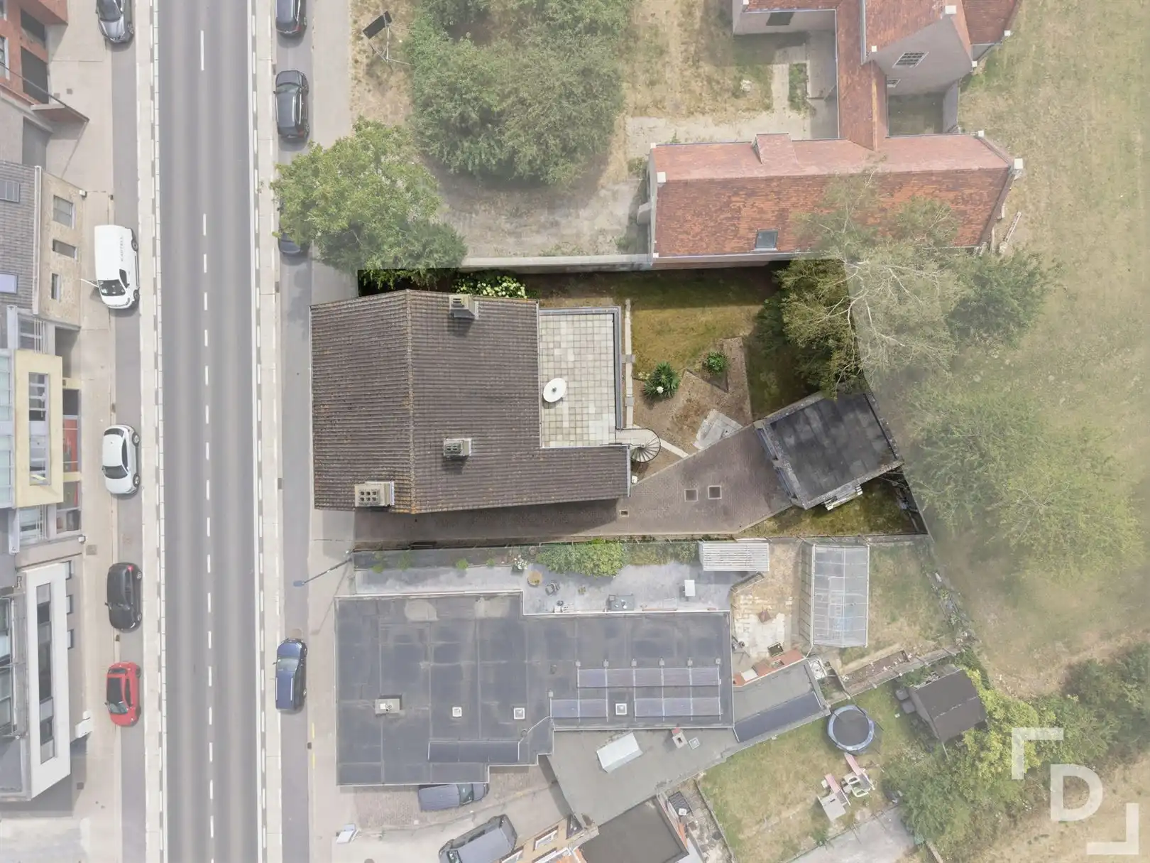 Ruim gebouw te koop met handelsruimte en appartement in Woumen. foto 50
