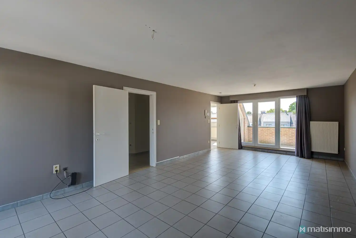 INSTAPKLAAR DUPLEX-APPARTEMENT MET 2 SLAAPKAMERS EN GARAGE NABIJ HET CENTRUM VAN BILZEN foto 3