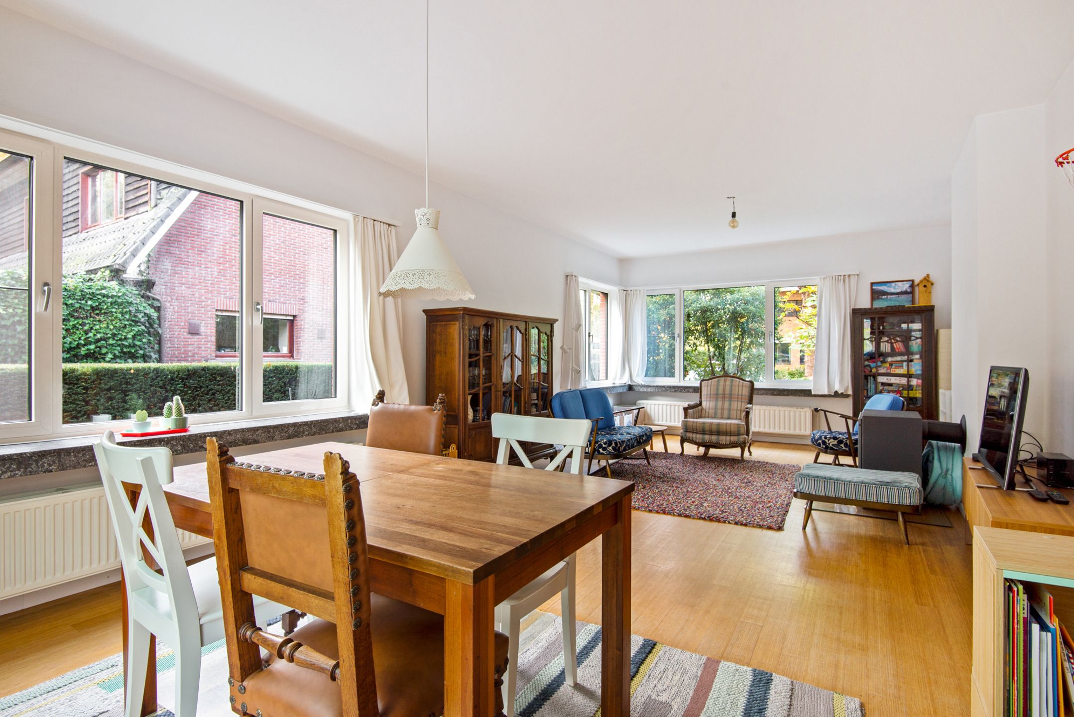 Mooie halfopen woning met garage op absolute toplocatie foto 6