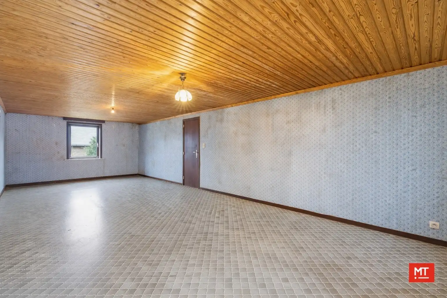 Ruime alleenstaande woning te koop op een rustige locatie te Beselare foto 15