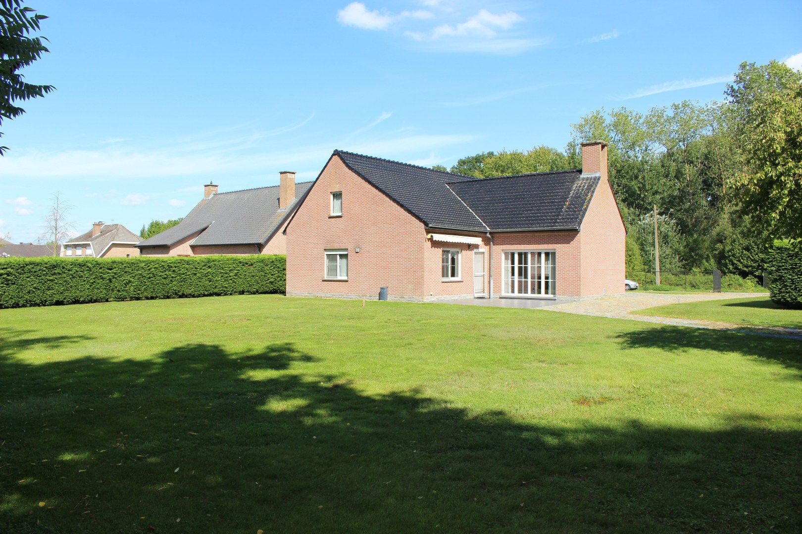 Rustig gelegen woning met grote tuin foto 2