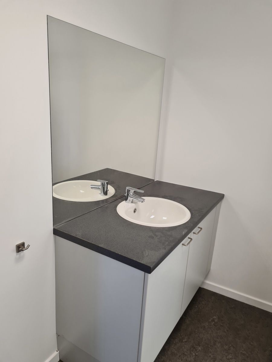 Showroom/kantoor met opslagruimte/magazijn buiten centrum foto 6