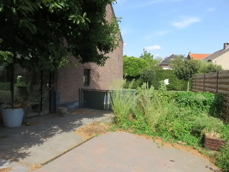 Totaal te renoveren woning op groot perceel van ca. 1270m² foto 9