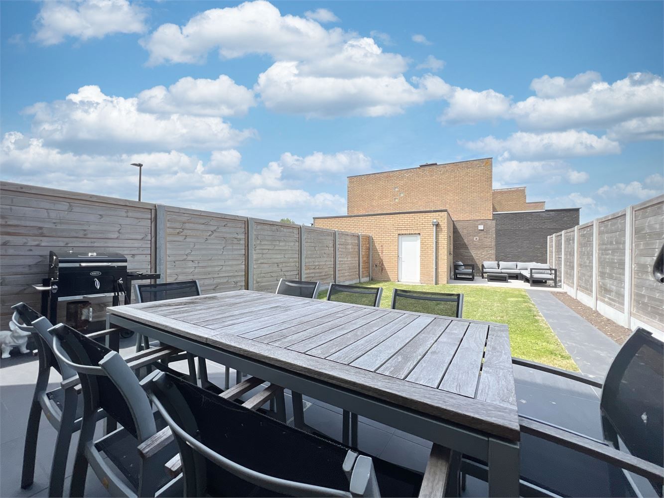 Instapklare, ruime gezinswoning met 2 garages + tuin! foto 12