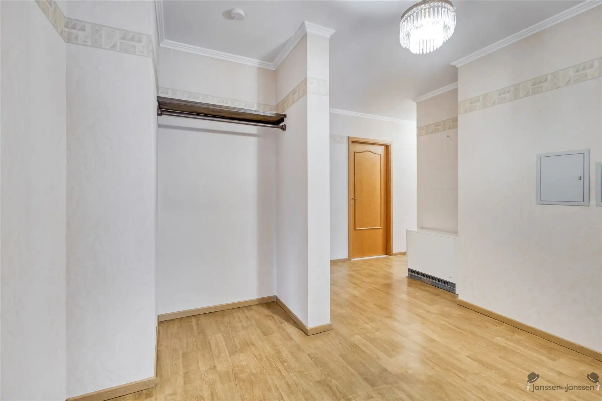 Lichtrijk 2-slaapkamerappartement met garagebox in het hart van Leopoldsburg! foto 6