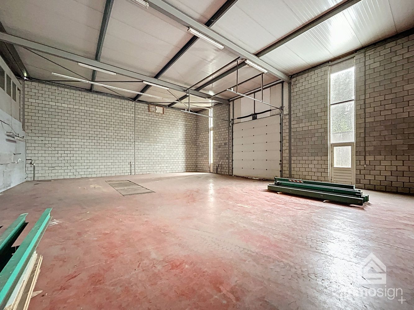 Bedrijfshal, kantoren en twee woonunits. Werken en wonen combineren op één strategische locatie! foto 10