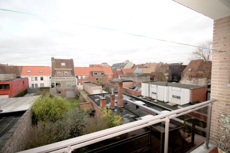 Centraal gelegen 2-slaapkamer appartement met terras foto 14