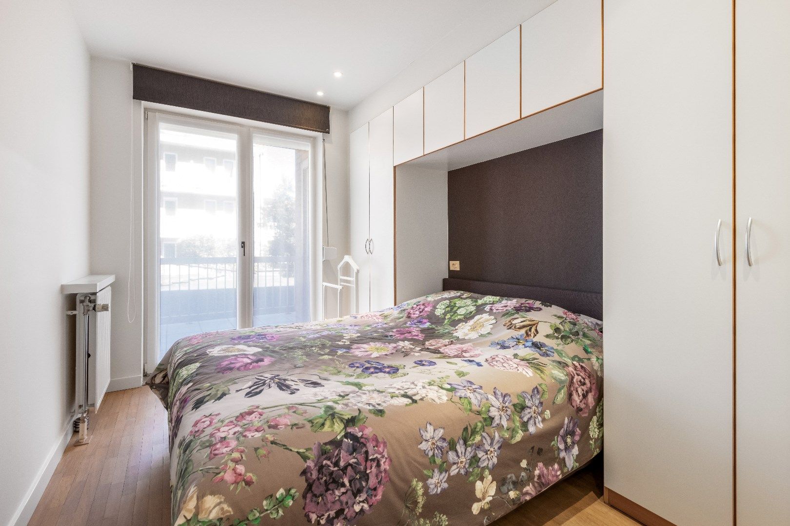 Aangenaam appartement met groot zonneterras gelegen in een rustige zijstraat van de Dumortierlaan. Parking mogelijk. foto 19