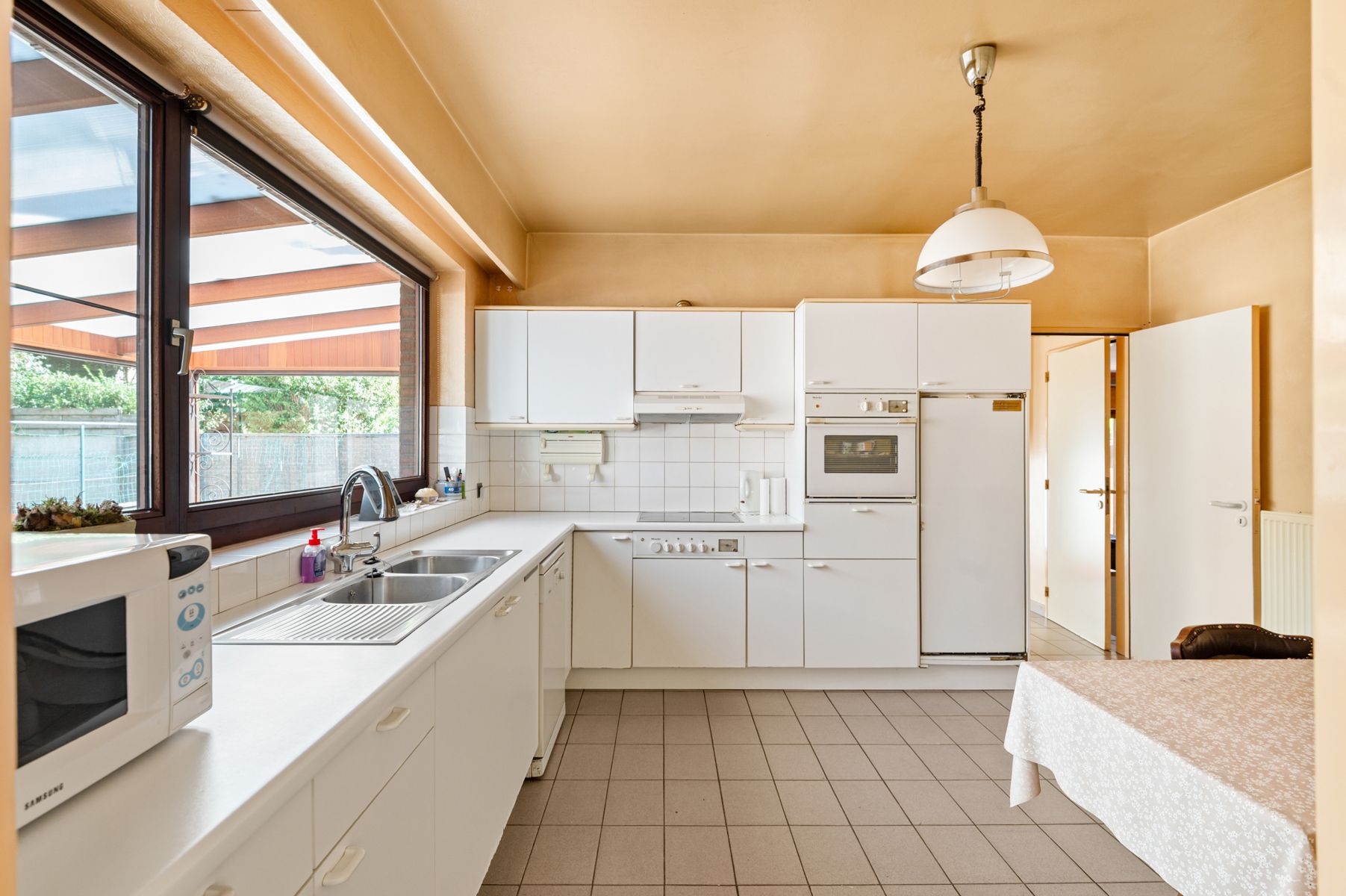 Ruime gezinswoning met bijgebouw en tuin op 694m2 grond foto 22