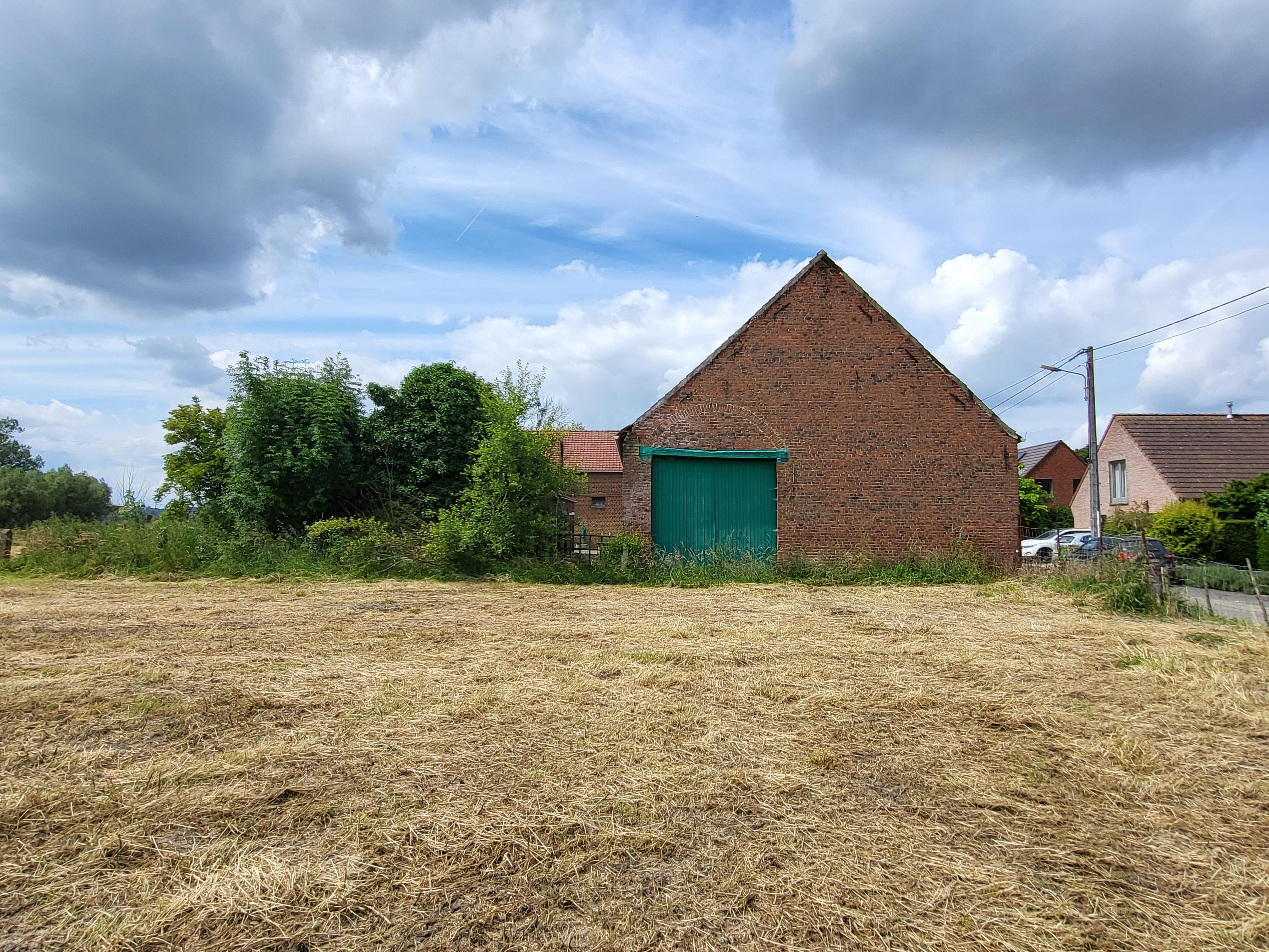 Charmant te renoveren vierkanthoeve op 2696m² met panoramisch uitzicht op de velden.  foto 14