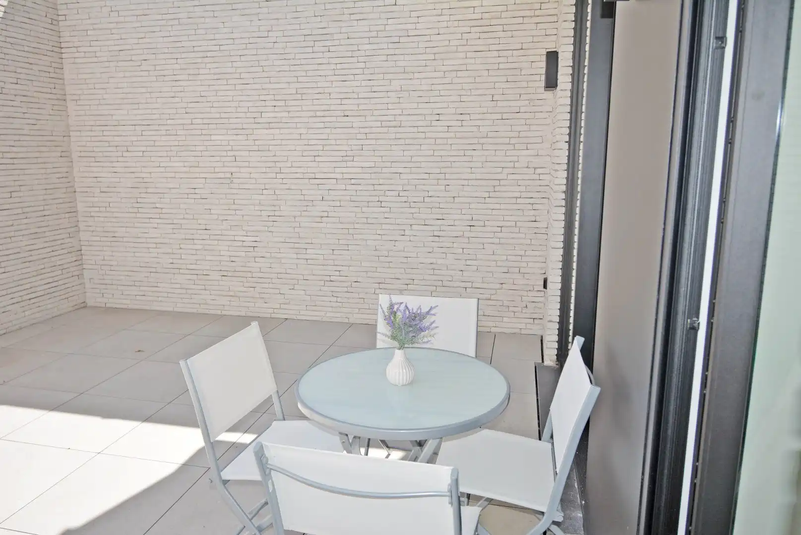 Appartement in het centrum van Knokke met eigen buitenruimte - eerste verhuur! foto 10