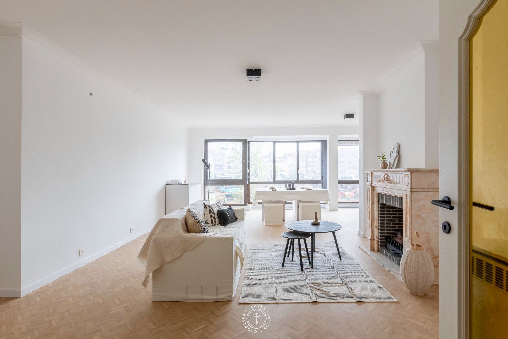 Stijlvol gerenoveerd appartement van 114 m² op topligging aan de Grote Markt van Sint-Niklaas foto 2