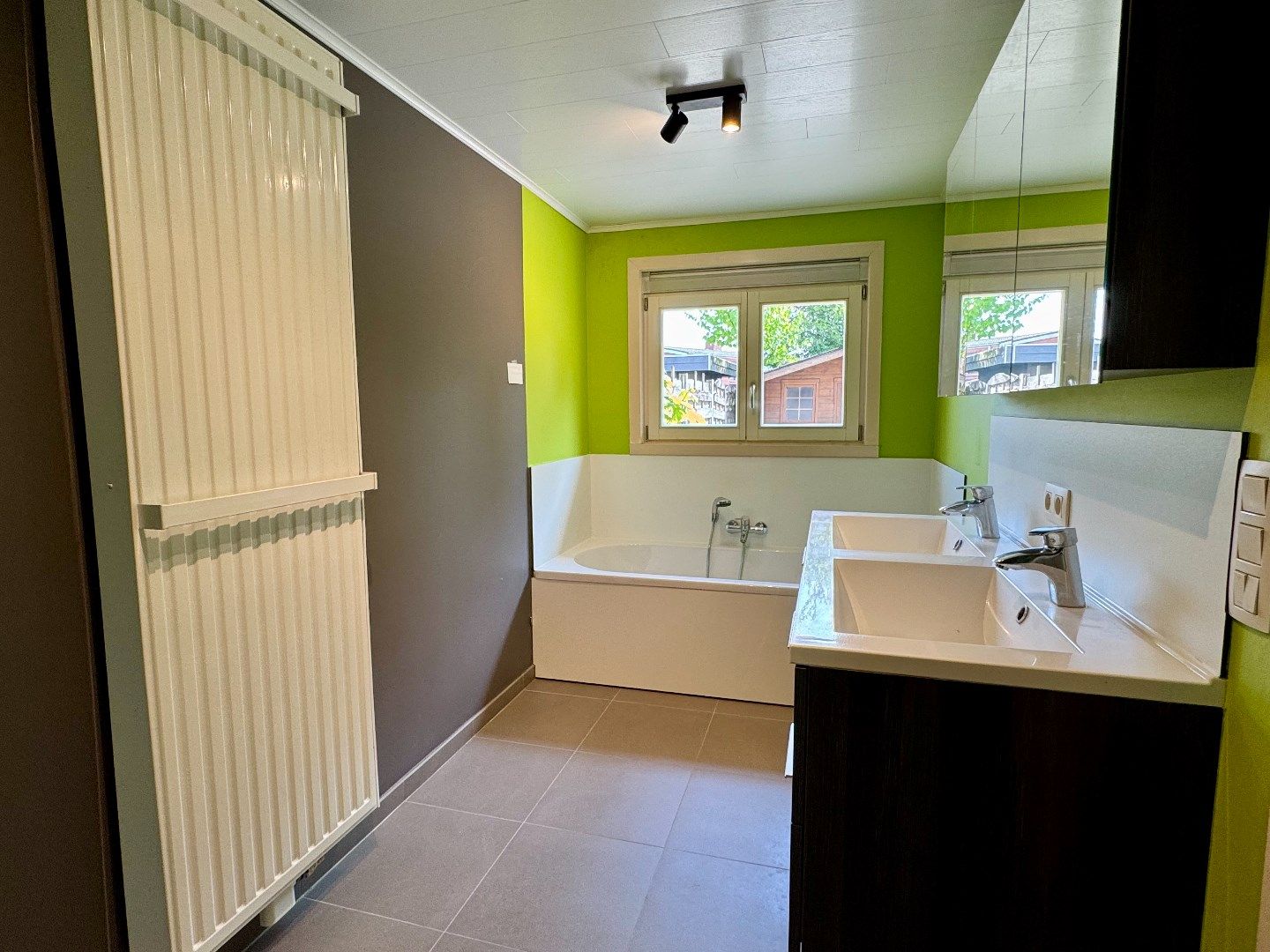 INSTAPKLARE WONING MET 3 SLPKS, TUIN EN OPRIT foto 9