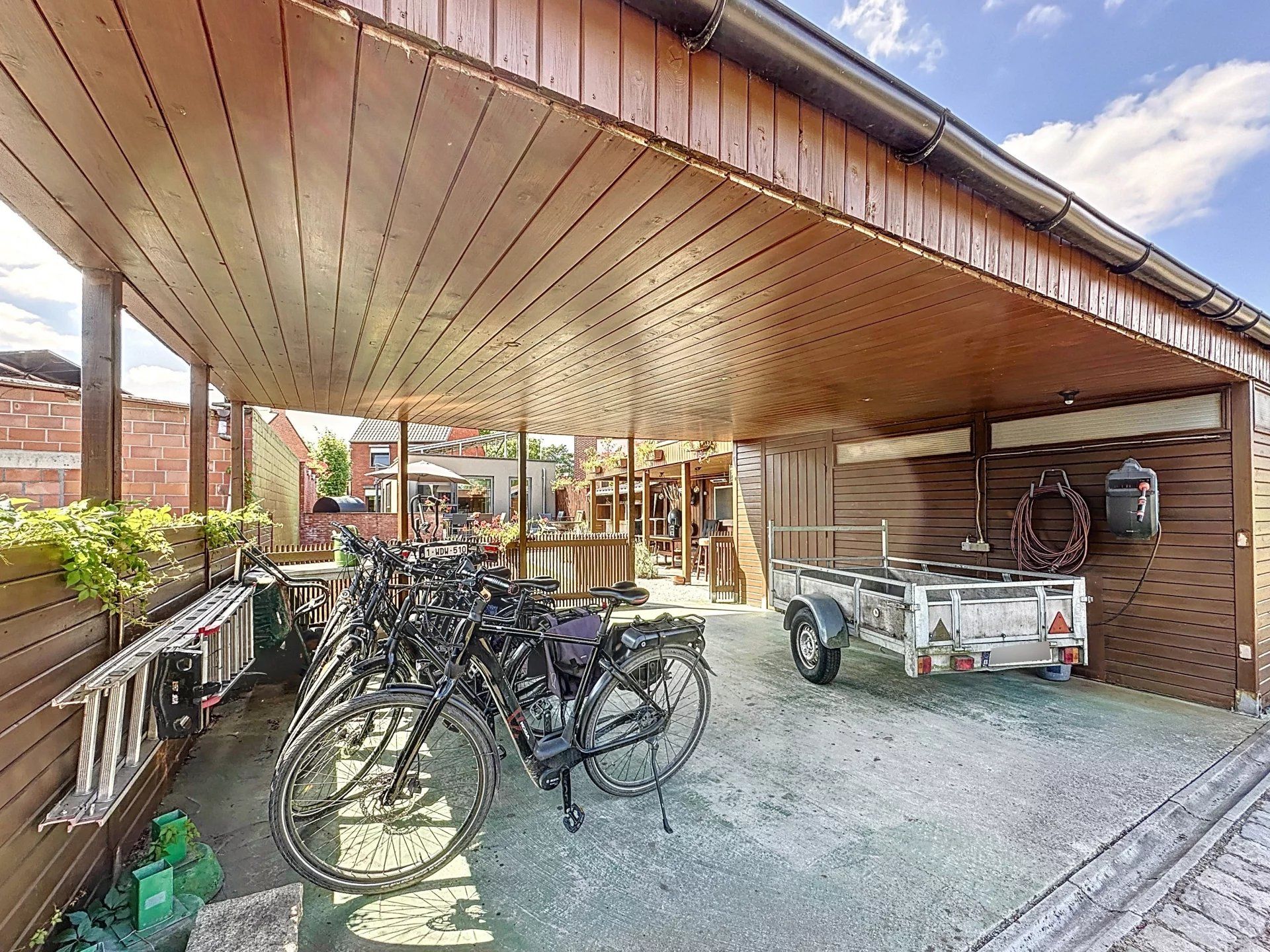 Moderne instapklare woning met 3 slaapkamers op mooi perceel foto 32