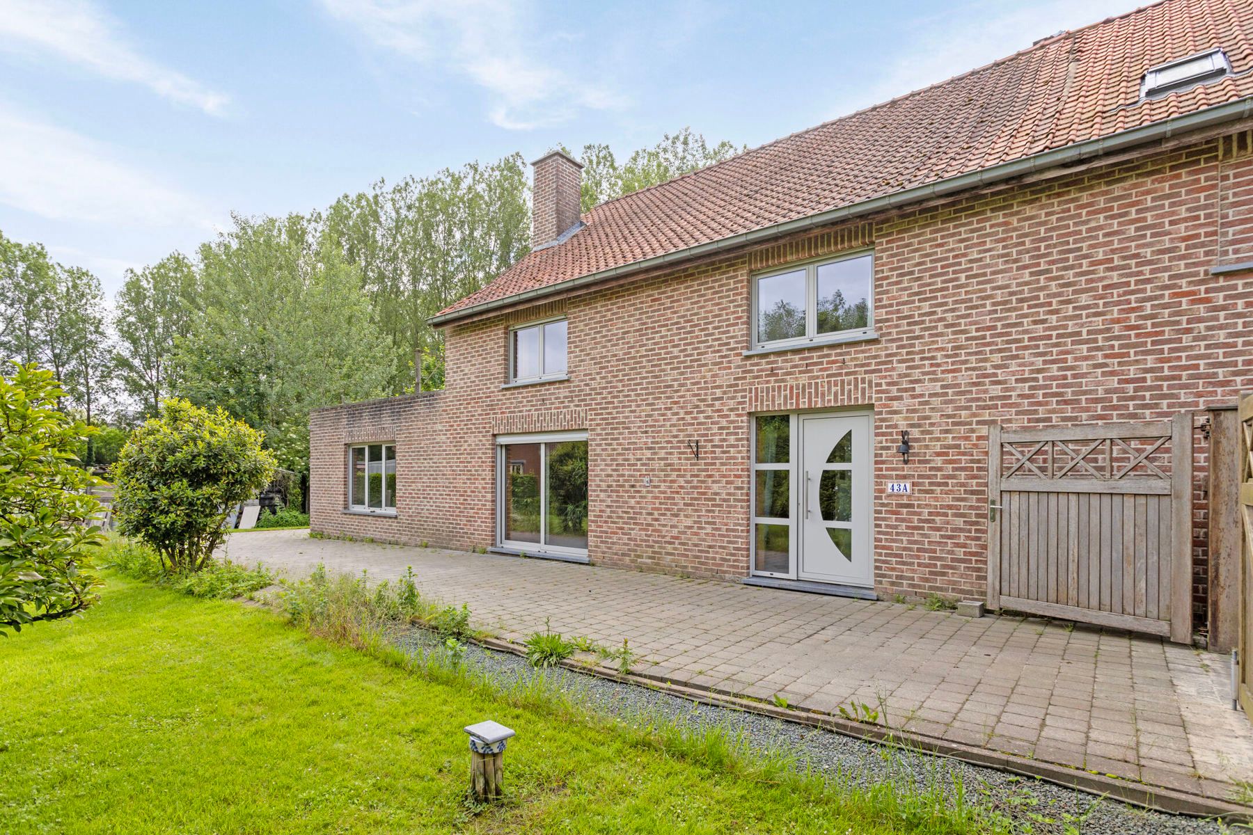 Deels te renoveren driegevelwoning met 2 slaapkamers en tuin foto 5