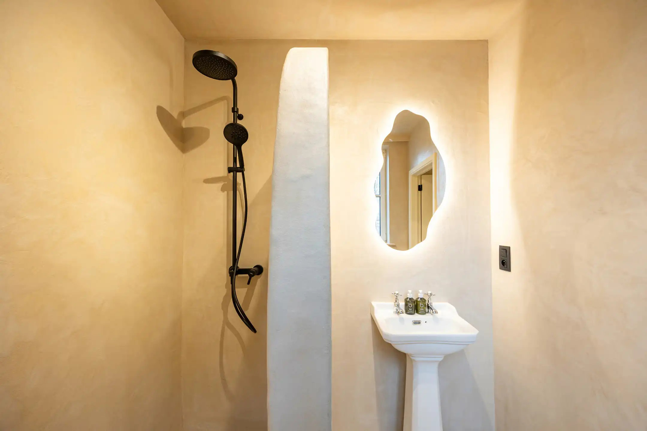 ANTWERPEN - Instapklaar twee slaapkamer appartement  foto 6