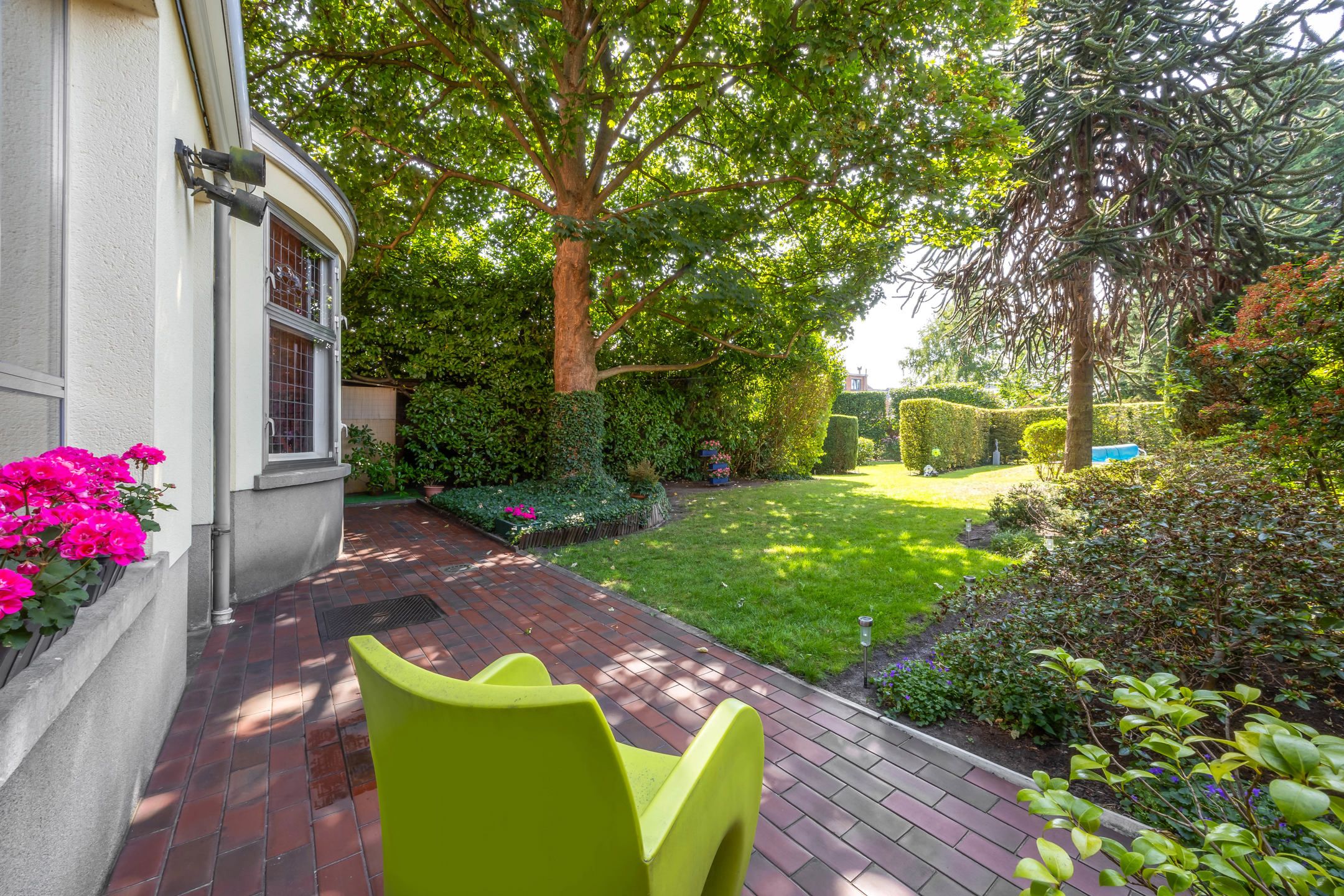 Karaktervolle woning met grote tuin en zwembad in hartje Lier foto 8