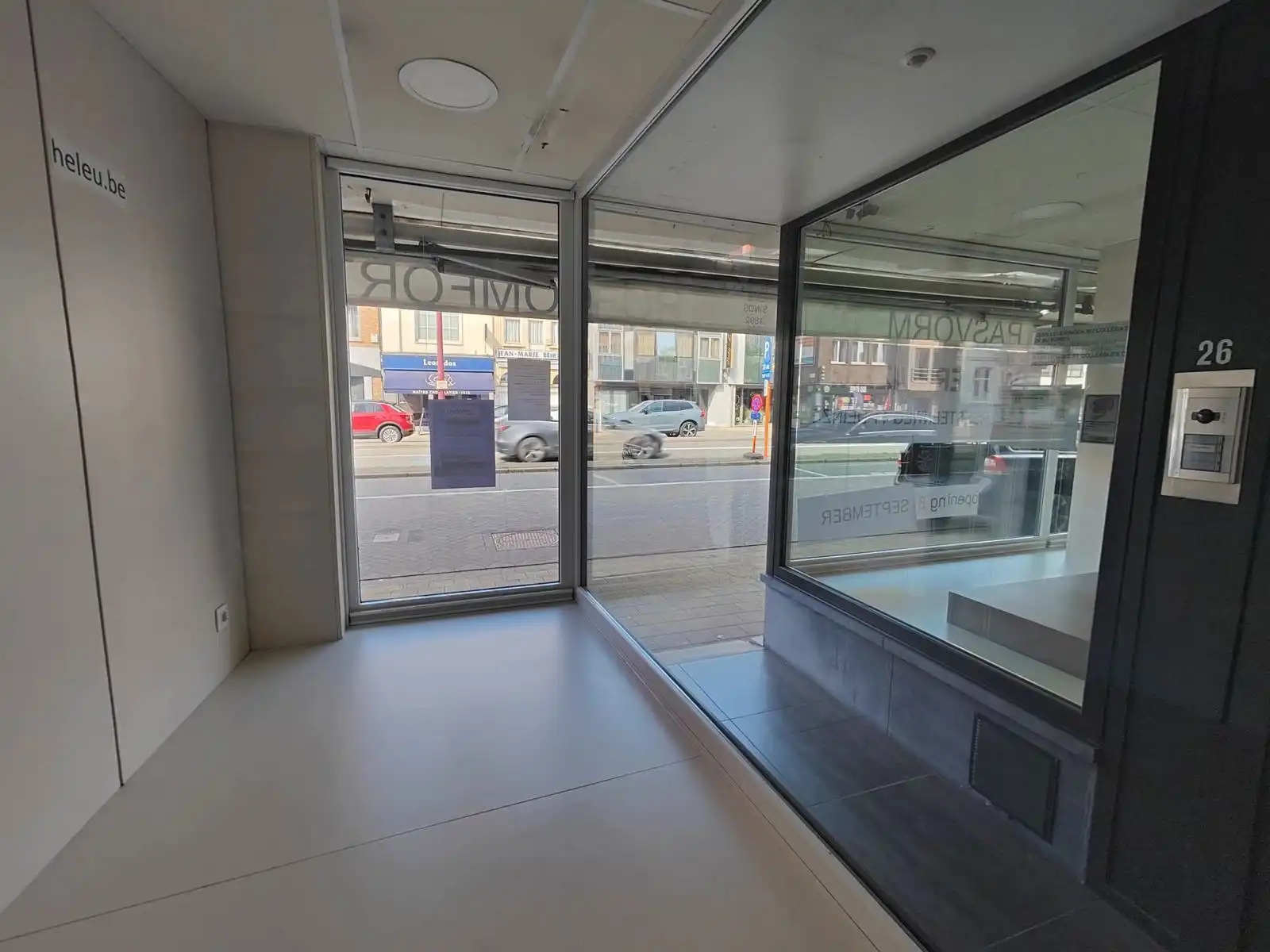 CENTRALE HANDELSLIGGING IN DE KORTRIJKSTRAAT – DEINZE foto 8