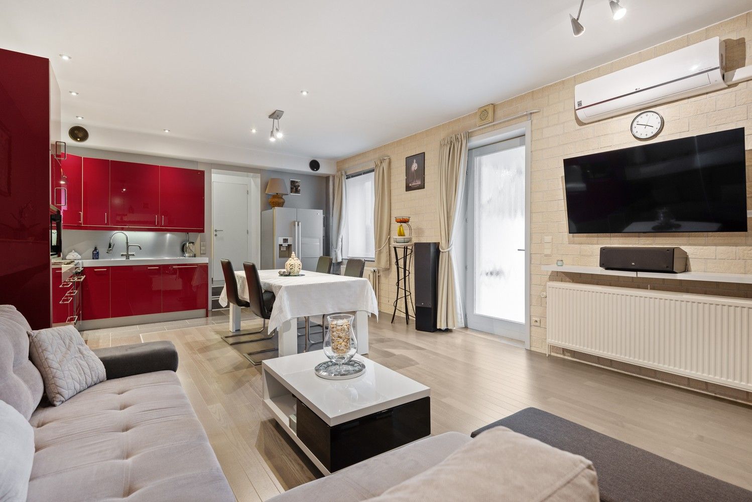 Appartement met 2 slaapkamers, terras en grote privatieve kelder in Wommelgem! foto 3