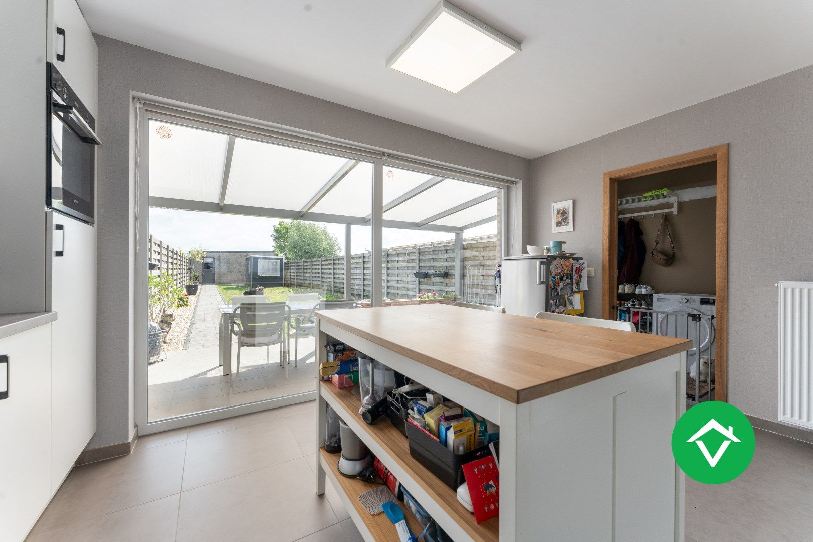 Instapklare, recente woning (2018) met 4 slaapkamers en garage in hartje Koekelare. foto 9