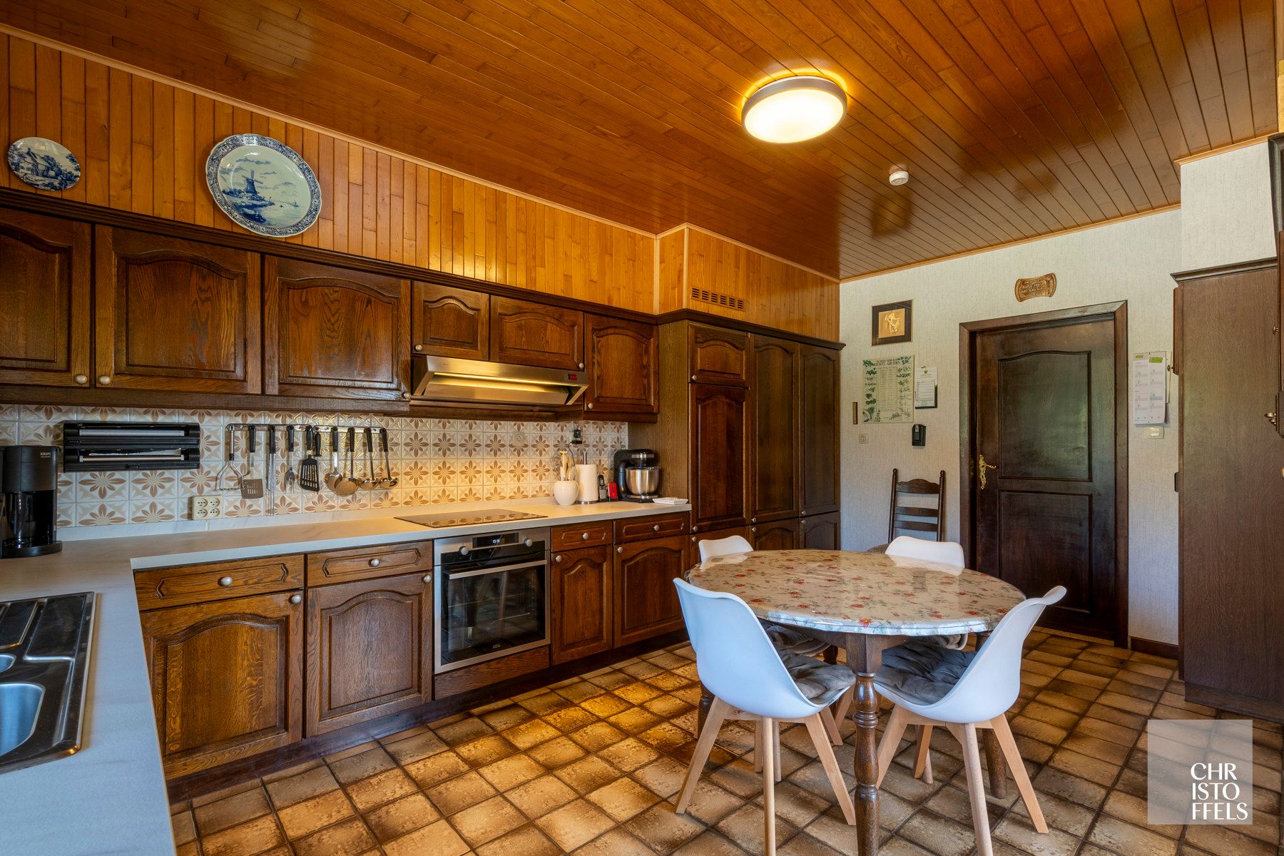 Te renoveren woning op een ruim perceel (1875m²) in Lanaken! foto 8