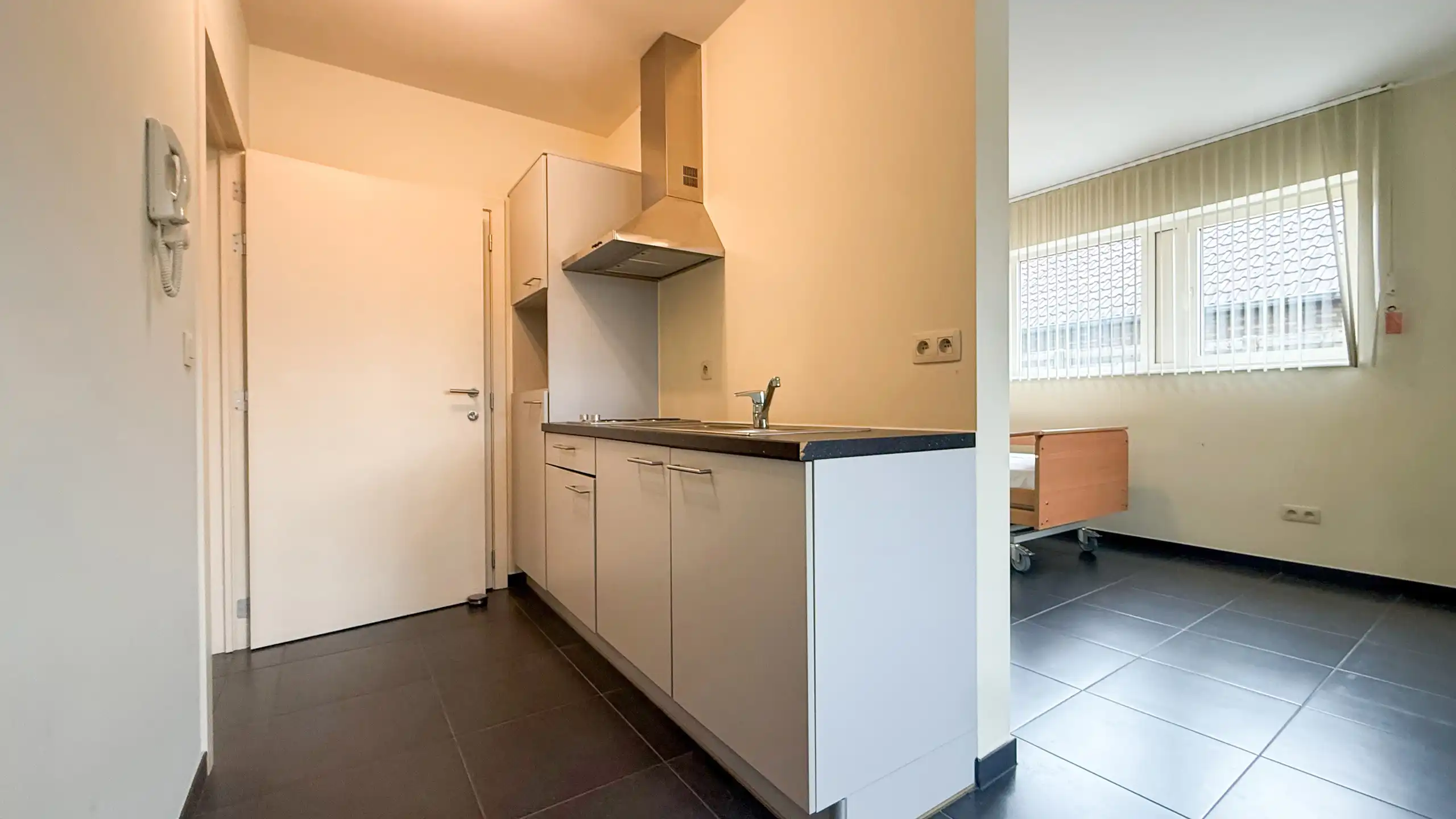 Veelzijdig investeringspand met 10 kamers, lift en kelder! foto 46