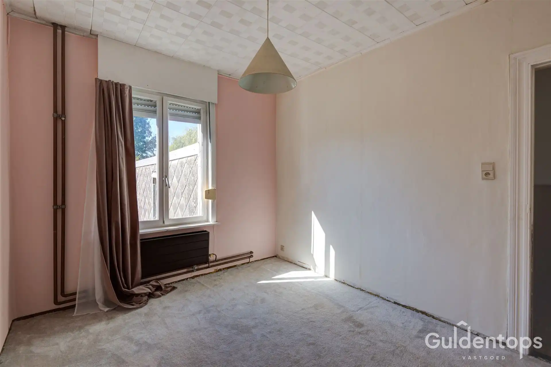 Te renoveren gezinswoning met 3 slaapkamers en grote tuin. foto 32