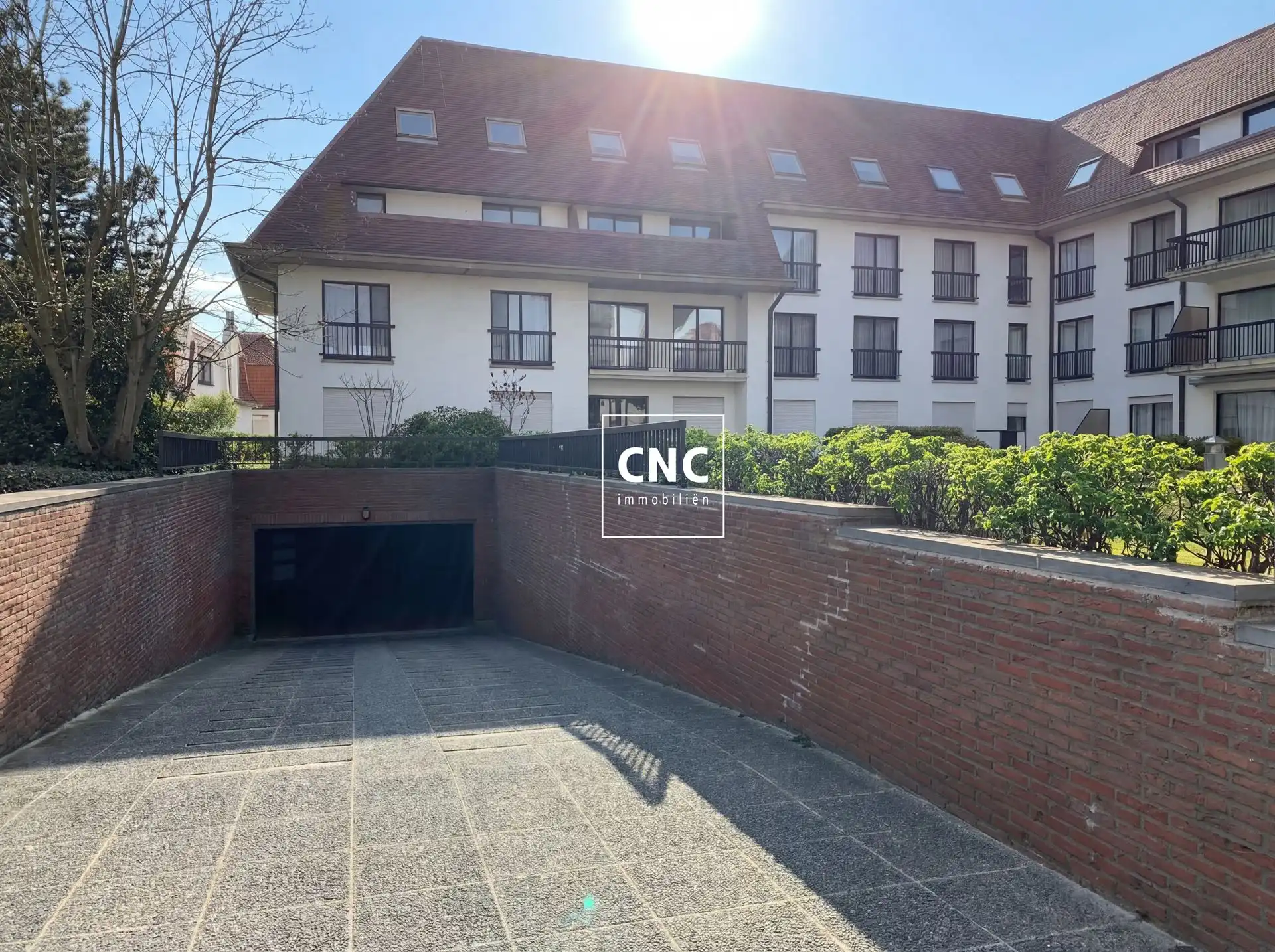 Ondergrondse autostaanplaats nabij Rubensplein en strand foto 2