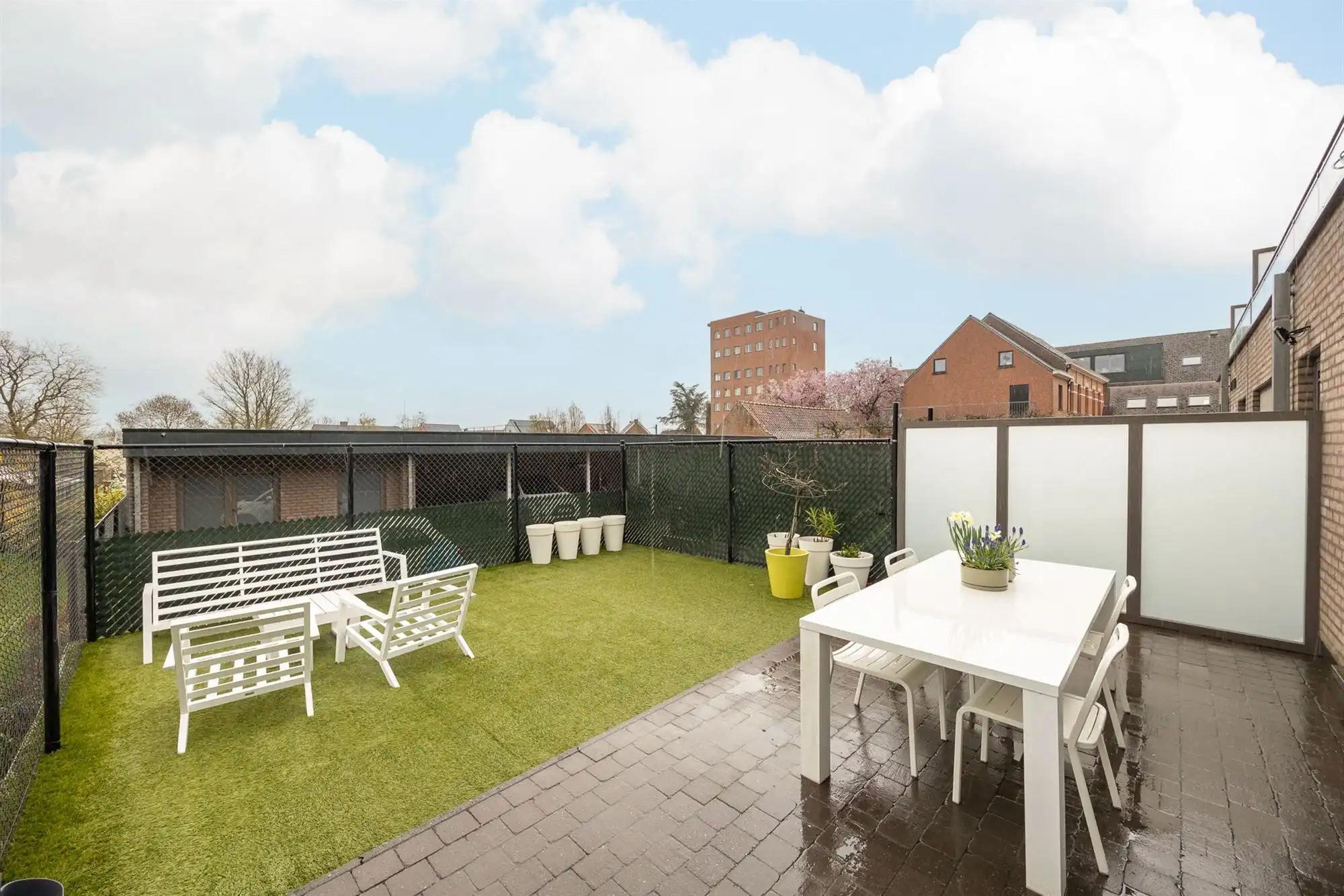 Instapklaar gelijkvloers appartement met tuin en carport foto 23