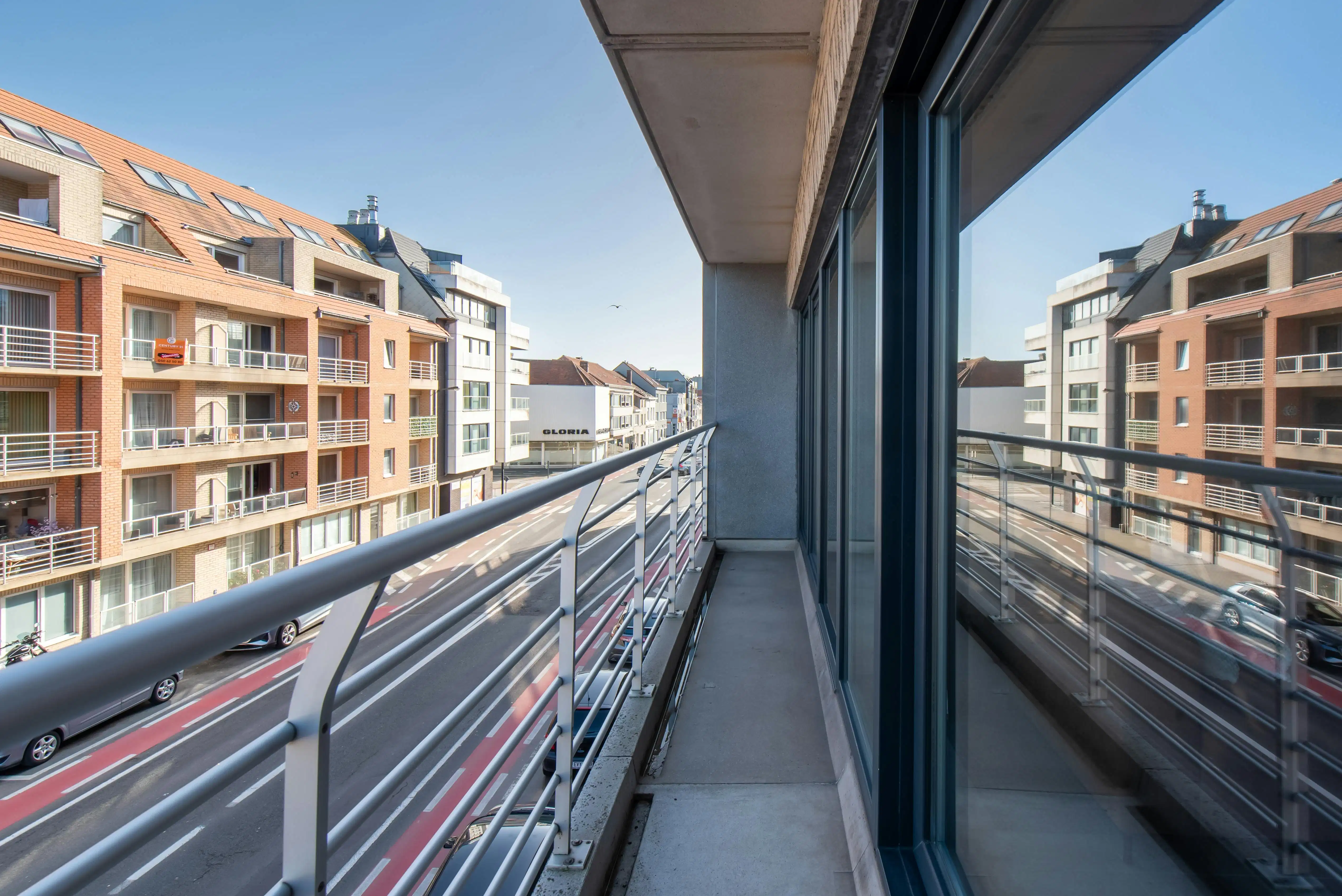 Instapklaar appartement te koop met terras te Oostende foto 3