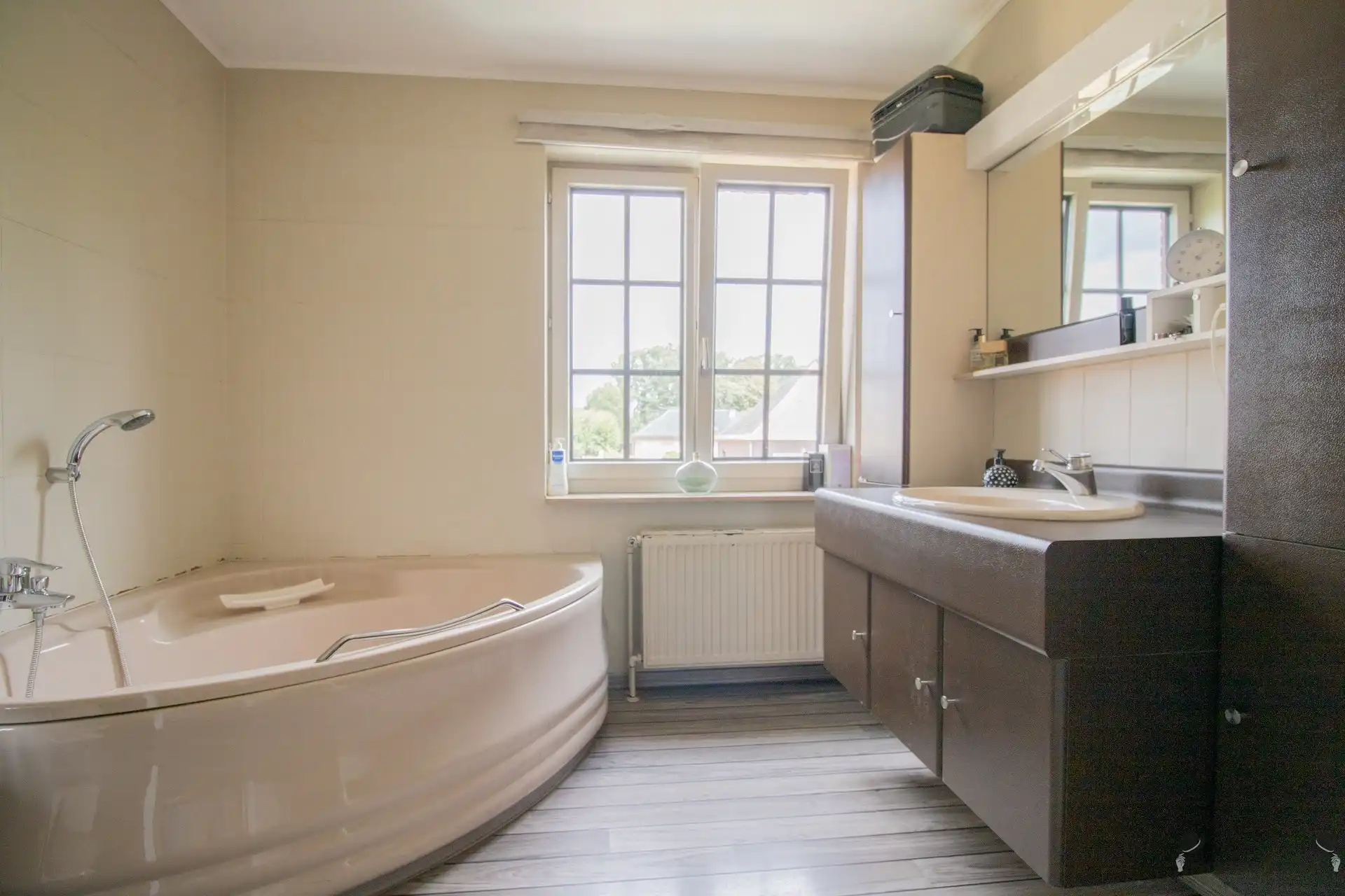 Ruime woning met min. 3 slaapkamers, polyvalente zolderruimte van 60 m² en zwembad foto 14